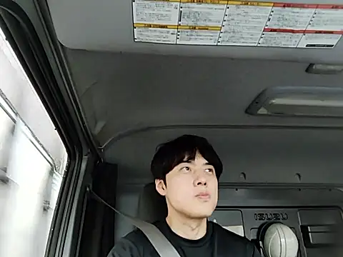 Snapshot of whitebriefboy chatting on 06.19.26 whitebriefboy online show from 06.19.26