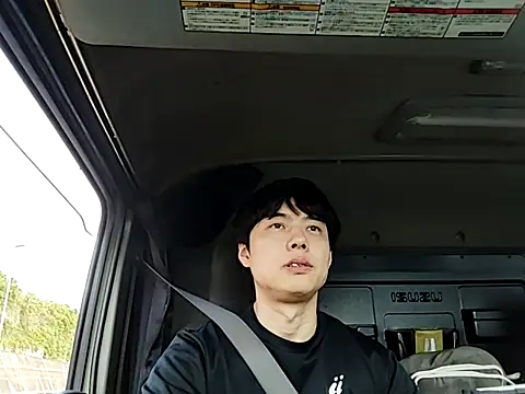 Snapshot of whitebriefboy chatting on 06.21.26 whitebriefboy online show from 06.21.26