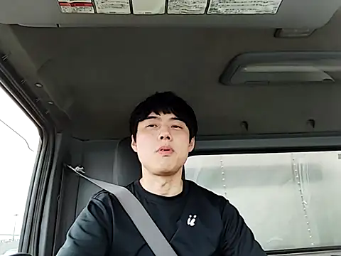 Snapshot of whitebriefboy chatting on 07.03.26 whitebriefboy online show from 07.03.26