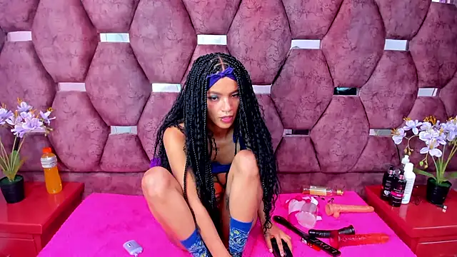 Snapshot of SaraLoveee_ chatting on 01.28.25 SaraLoveee online show from 01.28.25