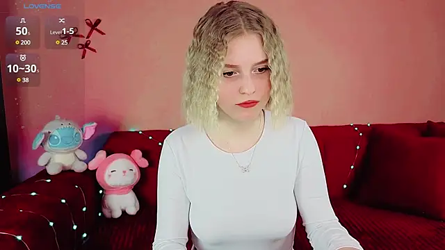 Snapshot of Dragonwind chatting on 01.07.25 Dragonwind online show from 01.07.25