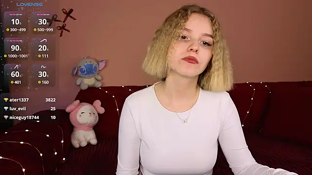 Snapshot of Dragonwind chatting on 01.08.25 Dragonwind online show from 01.08.25