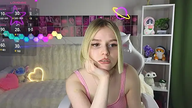 Snapshot of Dragonwind chatting on 02.15.25 Dragonwind online show from 02.15.25