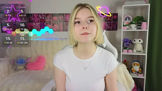 Snapshot of Dragonwind chatting on 02.17.25 Dragonwind online show from 02.17.25