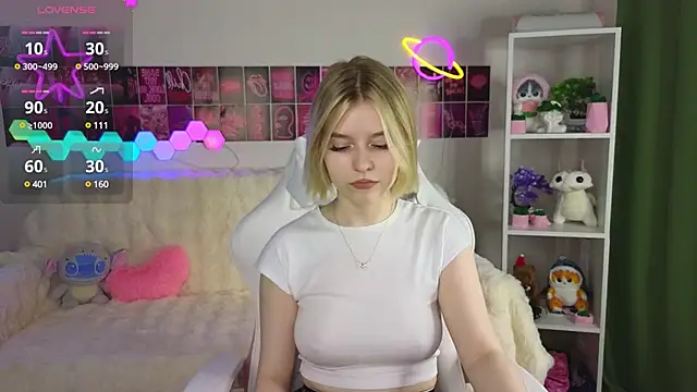 Snapshot of Dragonwind chatting on 02.18.25 Dragonwind online show from 02.18.25