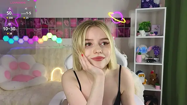 Snapshot of Dragonwind chatting on 02.19.25 Dragonwind online show from 02.19.25