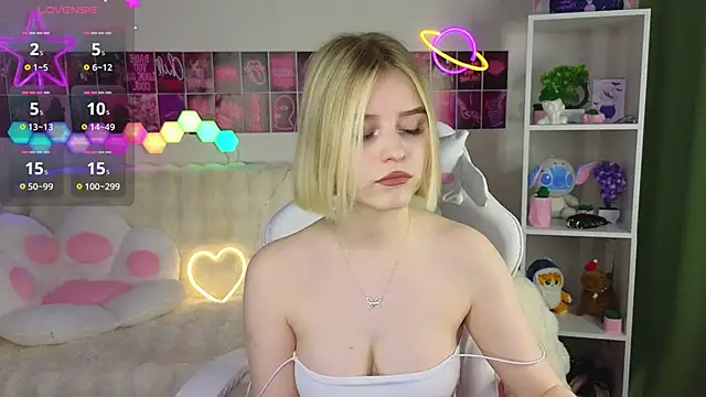 Snapshot of Dragonwind chatting on 02.21.25 Dragonwind online show from 02.21.25