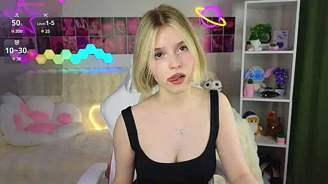 Snapshot of Dragonwind chatting on 02.23.25 Dragonwind online show from 02.23.25