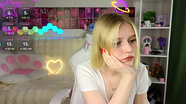 Snapshot of Dragonwind chatting on 02.27.25 Dragonwind online show from 02.27.25