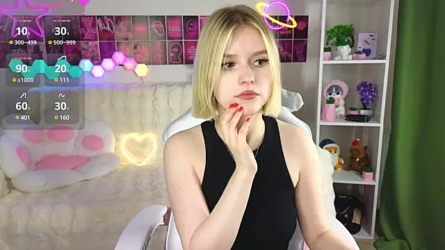 Snapshot of Dragonwind chatting on 03.09.25 Dragonwind online show from 03.09.25