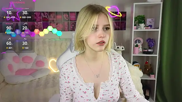 Snapshot of Dragonwind chatting on 03.12.25 Dragonwind online show from 03.12.25