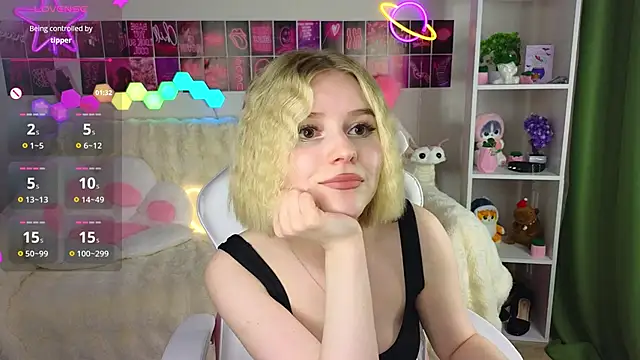 Snapshot of Dragonwind chatting on 03.17.25 Dragonwind online show from 03.17.25