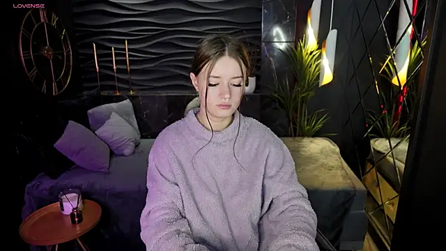 Lily Moonlight online show from 12.26.24