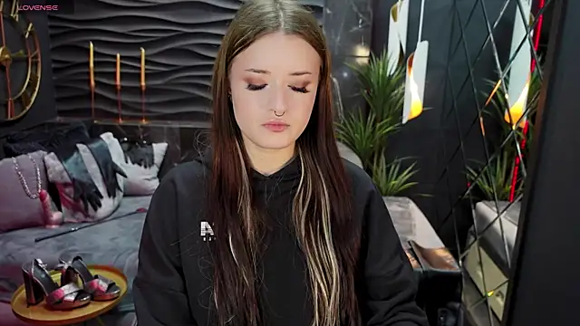 Lily Moonlight online show from 02.19.25