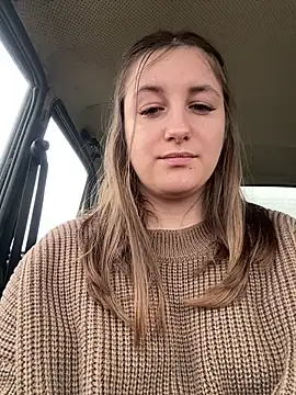 Snapshot of Strawberryyyyik chatting on 12.28.24 Strawberryyyyik online show from 12.28.24