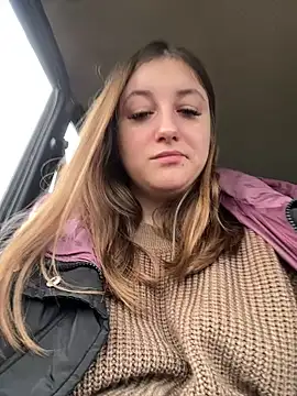 Snapshot of Strawberryyyyik chatting on 01.03.25 Strawberryyyyik online show from 01.03.25