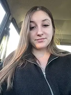 Snapshot of Strawberryyyyik chatting on 01.05.25 Strawberryyyyik online show from 01.05.25