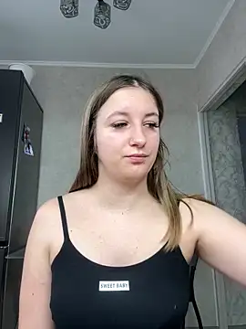 Snapshot of Strawberryyyyik chatting on 01.13.25 Strawberryyyyik online show from 01.13.25