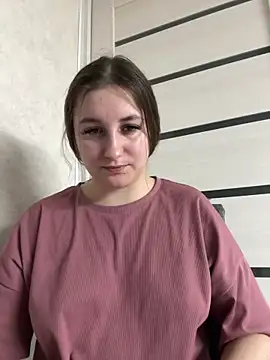 Snapshot of Strawberryyyyik chatting on 01.13.25 Strawberryyyyik online show from 01.13.25