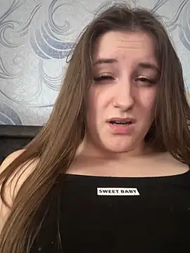 Snapshot of Strawberryyyyik chatting on 03.17.25 Strawberryyyyik online show from 03.17.25