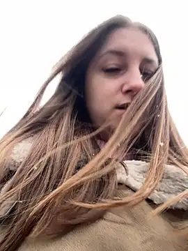 Snapshot of Strawberryyyyik chatting on 03.19.25 Strawberryyyyik online show from 03.19.25