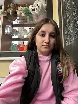 Snapshot of Strawberryyyyik chatting on 03.19.25 Strawberryyyyik online show from 03.19.25