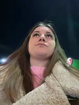 Snapshot of Strawberryyyyik chatting on 03.19.25 Strawberryyyyik online show from 03.19.25