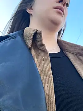 Snapshot of Strawberryyyyik chatting on 09.17.25 Strawberryyyyik online show from 09.17.25