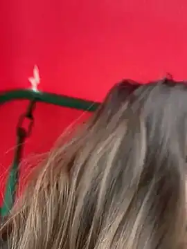 Snapshot of Strawberryyyyik chatting on 10.05.25 Strawberryyyyik online show from 10.05.25