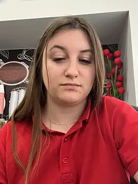 Snapshot of Strawberryyyyik chatting on 02.15.26 Strawberryyyyik online show from 02.15.26