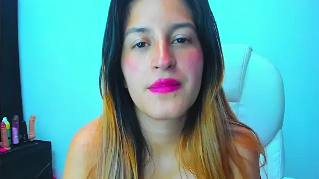 GiaRoussel online show from 03.20.25