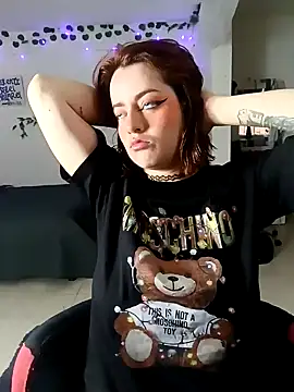 Snapshot of Lin-cute chatting on 12.15.24 Lin-cute online show from 12.15.24