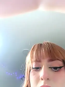 Snapshot of Lin-cute chatting on 01.05.25 Lin-cute online show from 01.05.25