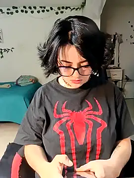 Snapshot of Lin-cute chatting on 02.02.25 Lin-cute online show from 02.02.25