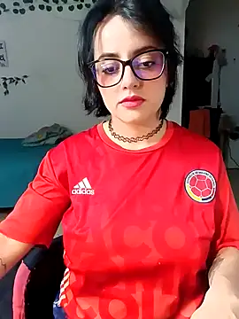 Snapshot of Lin-cute chatting on 02.06.25 Lin-cute online show from 02.06.25