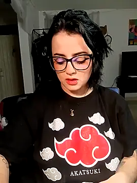 Snapshot of Lin-cute chatting on 03.14.25 Lin-cute online show from 03.14.25