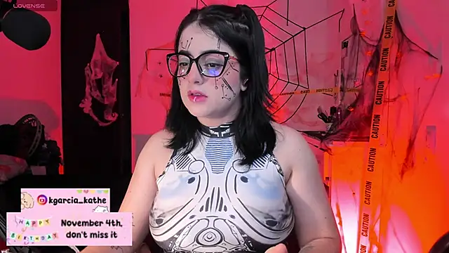 Snapshot of Lin-cute chatting on 10.25.25 Lin-cute online show from 10.25.25