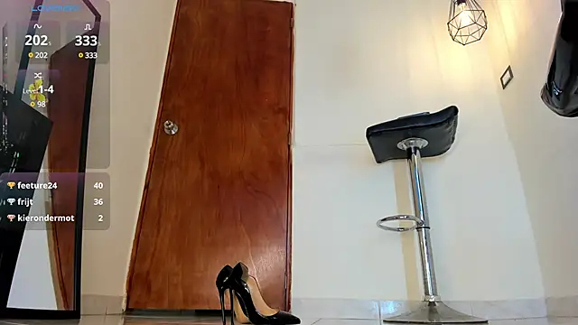 Snapshot of aitana-purple chatting on 03.21.25 aitana-purple online show from 03.21.25