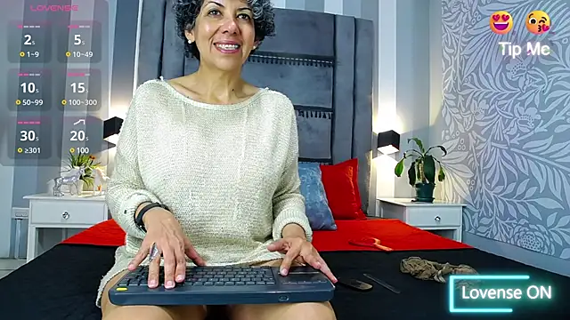 Julianewell online show from 02.19.25