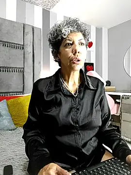 Julianewell online show from 11.29.25