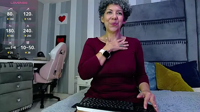 Julianewell online show from 02.20.26