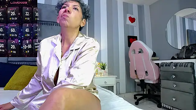 Julianewell online show from 06.12.26