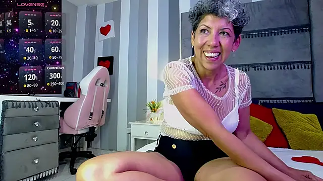 Snapshot of Julianewell chatting on 07.04.26 Julianewell online show from 07.04.26