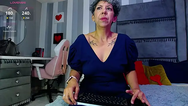 Julianewell online show from 07.25.26