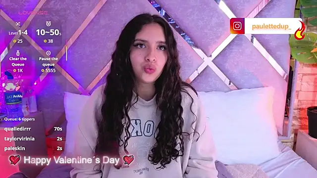 Snapshot of paulette_dupont chatting on 02.15.26 paulette dupont online show from 02.15.26