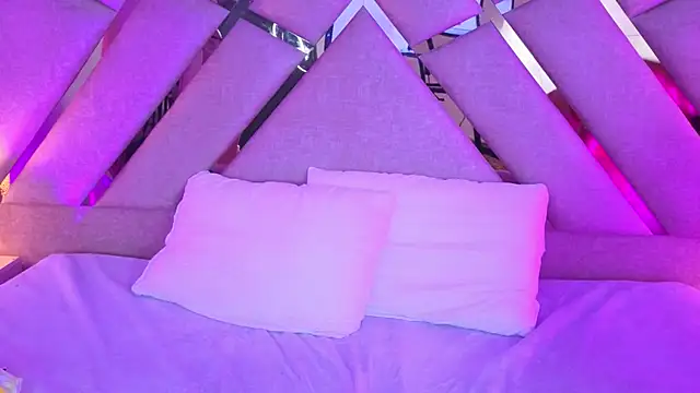 Snapshot of paulette_dupont chatting on 03.14.26 paulette dupont online show from 03.14.26