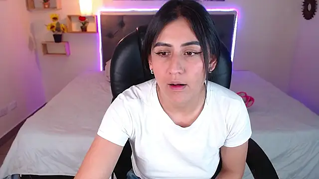 mia aira online show from 12.06.24