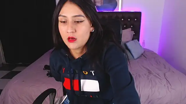 mia aira online show from 03.11.25