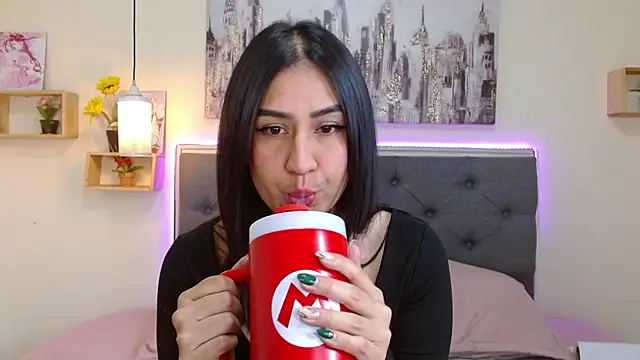 mia aira online show from 09.14.25