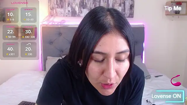 mia aira online show from 10.23.25